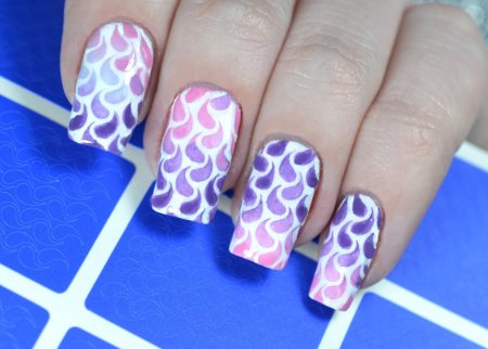 Рисование иголкой на ногтях