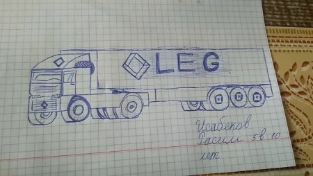 Грузовик по клеточкам в тетради