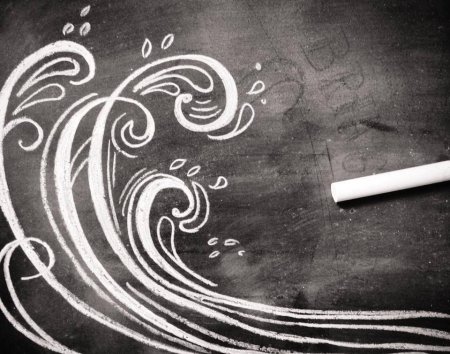 Рисунок цветными мелками на доске