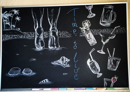 Рисование мелом на бумаге