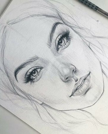 Рисунок девушки карандашом