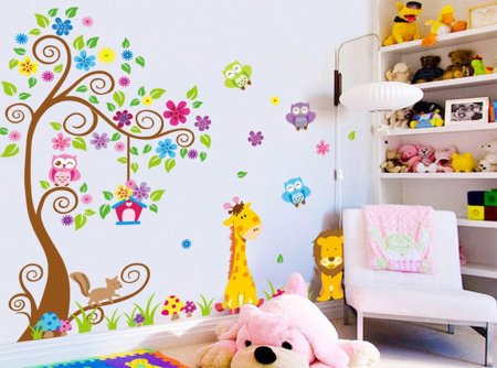Дерево на стене в детской