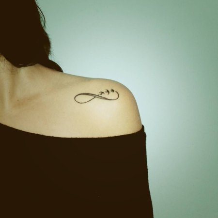 Татуировка на ключице сердце