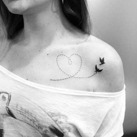 Мини тату для девушек на лопатке