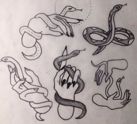 Рисунок змеи на руке карандашом