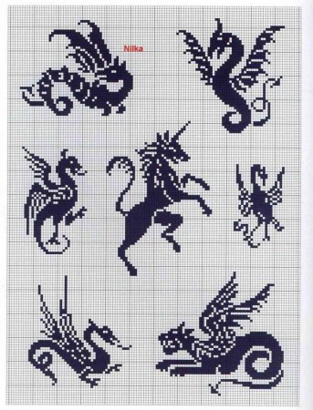 Монохромная вышивка крестом дракон