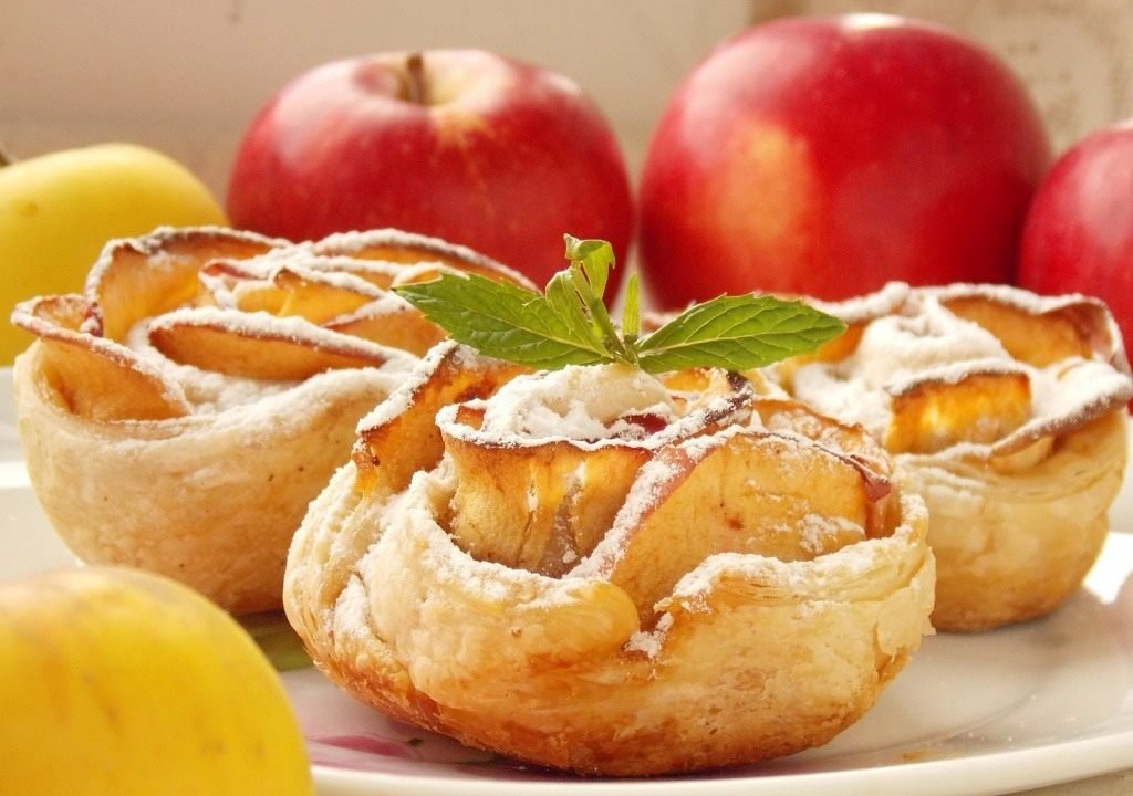 Как приготовить яблоки в тесте в духовке
