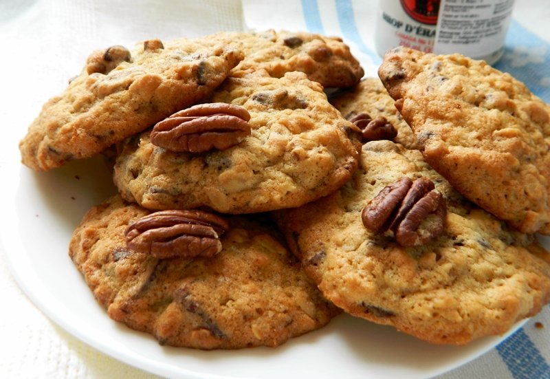 Cookies day. Печенье с орехом пекан. Кукис с Пеканом. Печенье орешки с орехом пекан. Песочное печенье с орехами.