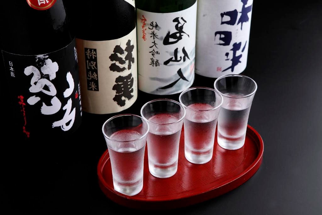 Японский алкогольный напиток. Саке Фуцусю. Японское сакэ. Япония сакэ алкоголь. Кучикаме саке.