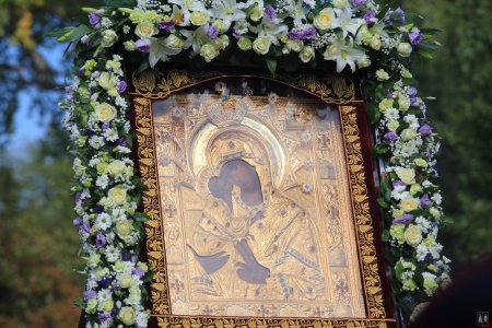 Икона Донская Богоматерь с праздником