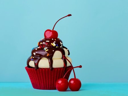 Кексик с вишенкой