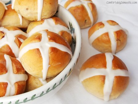 Крестовая булочка