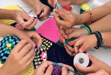 Вязальщица крючком