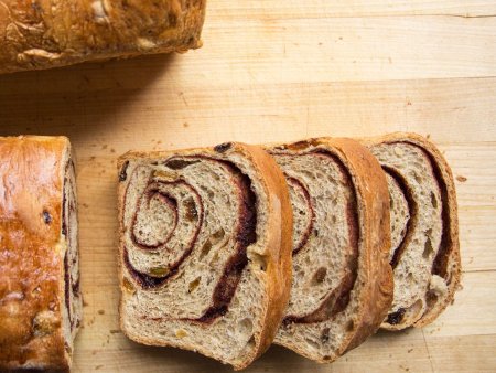 Хлеб с корицей и изюмом