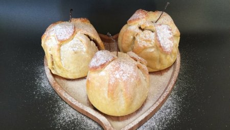 Яблоки в тесте запеченные