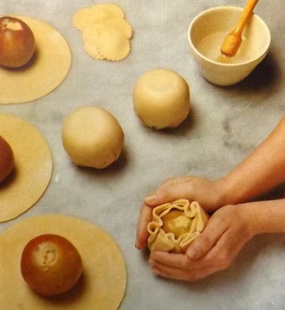 Яблокт завернотое в тесто