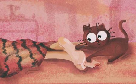 Кот щекочет пятки