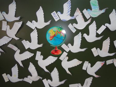 Международный день мира поделка