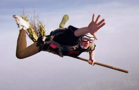 Парень на метле