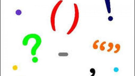 Поцелуйчиком знаками препинания.