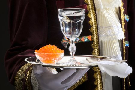 Рюмка водки и икра