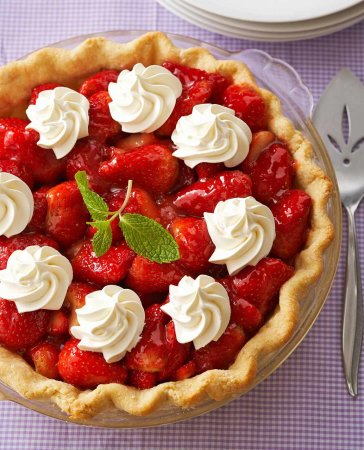 Клубничный пирог на сковороде