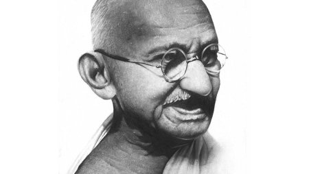 Махатма Ганди на белом фоне для фотошопа