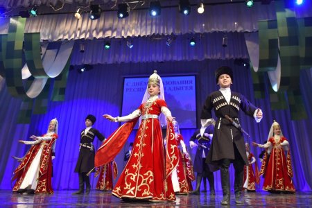 С праздником Адыгея