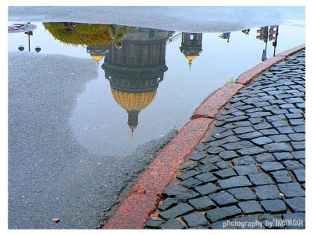 Питер отражение в лужах