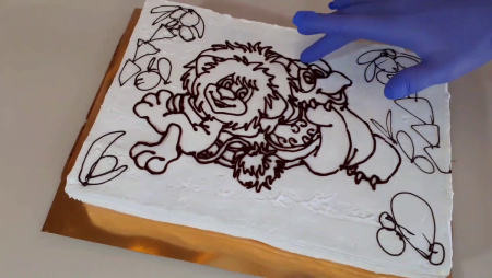 Рисование шоколадом на торте