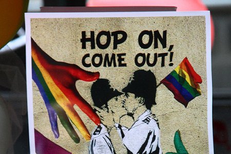 Каминг аут праздник