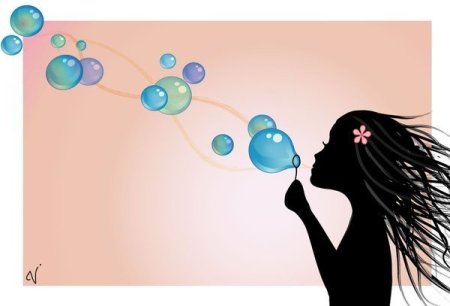 Девушка дует пузыри