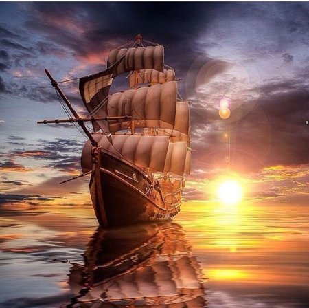 Корабль на закате