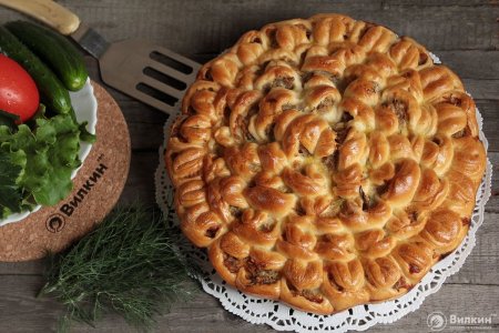 Красивый мясной пирог