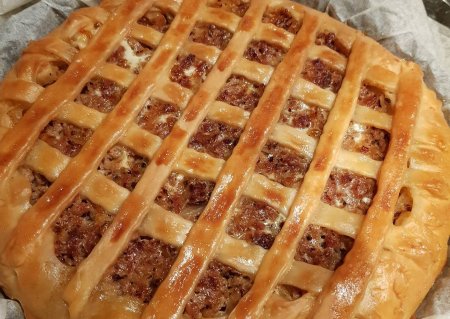 Пирог с фаршем в духовке из дрожжевого теста