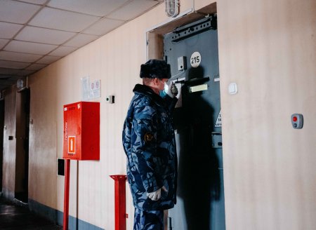 Сотрудник СИЗО