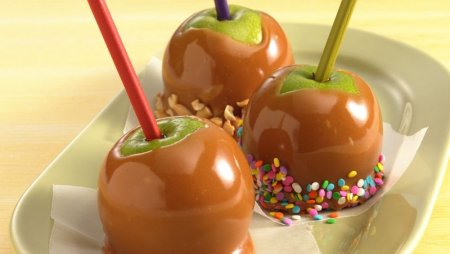 Яблоко в карамельной глазури