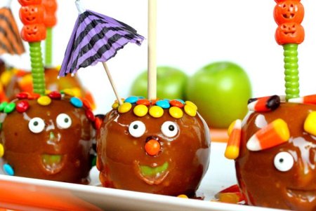 Страшное яблоко в карамели