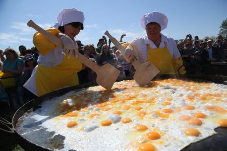 Самая большая яичница в мире