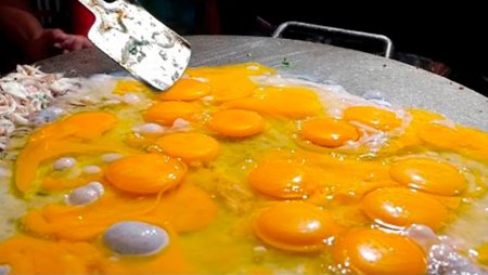 Огромная яичница