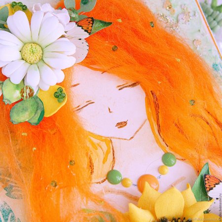 Рыжая девочка с цветами