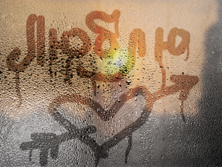 Рисование на запотевшем стекле