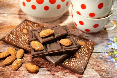 День Горького шоколада с миндалем 7 ноября