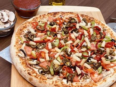 День пиццы со всем подряд кроме анчоусов