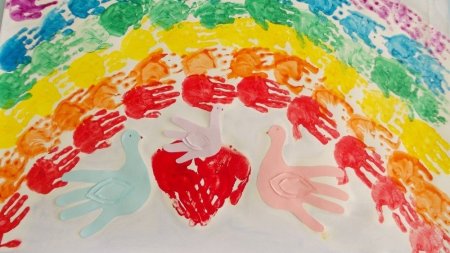 Коллективное рисование ладошками