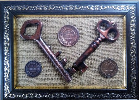 Панно из старых ключей