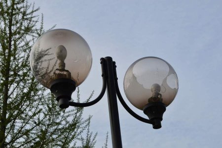 Разбитые уличные фонари