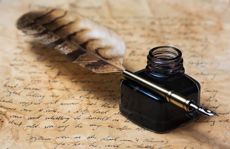 Писатель за пером