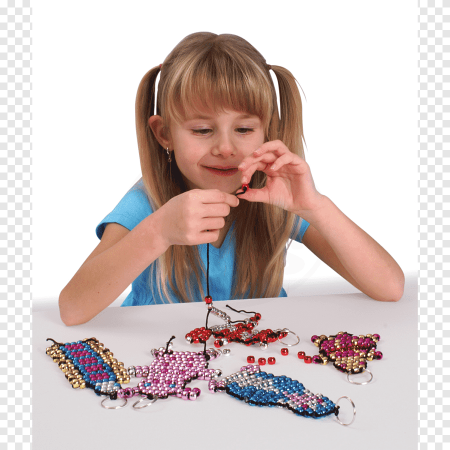Дети плетут из бисера
